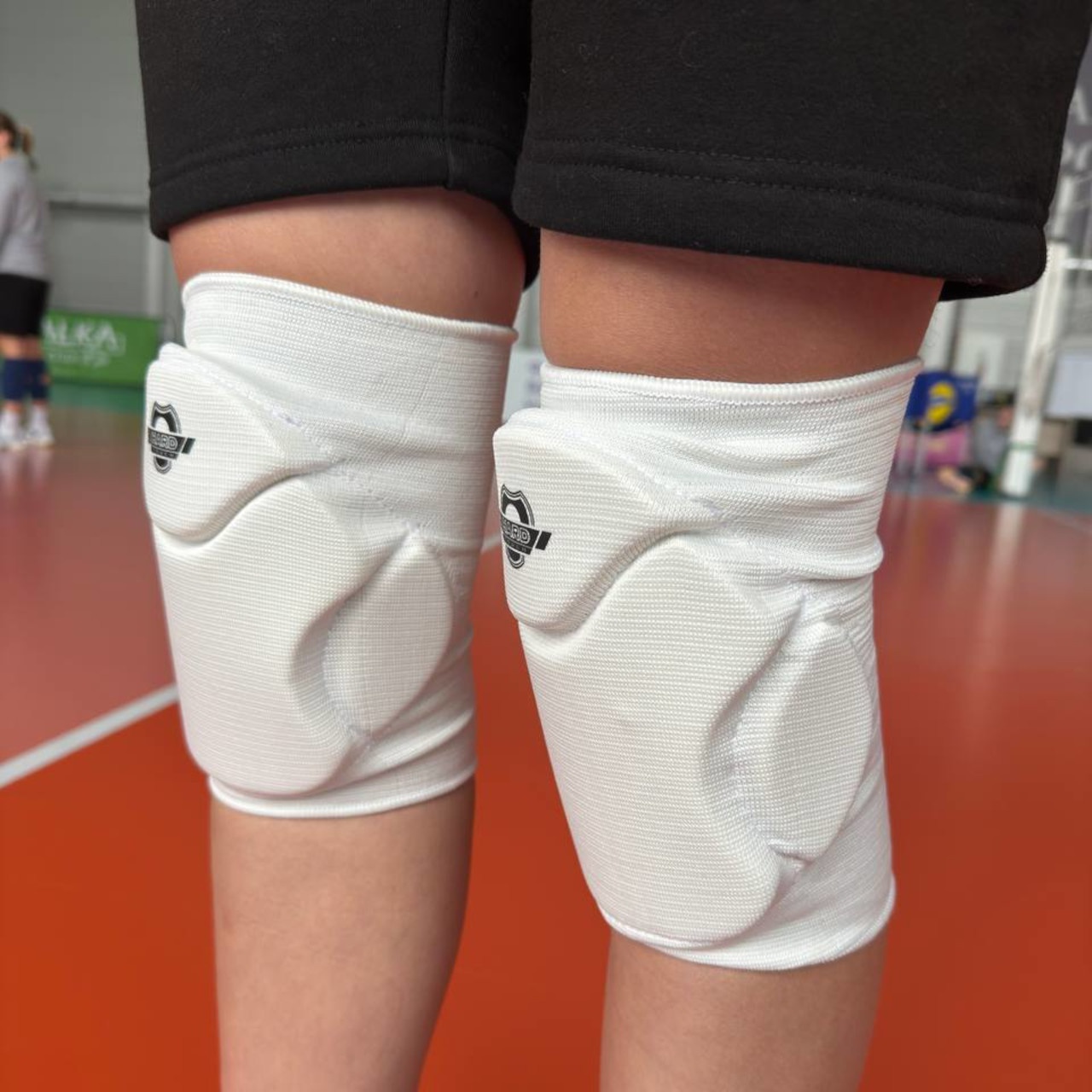 Наколінники волейбольні PROFI HARD TOUCH з бічним захистом білі розмір М