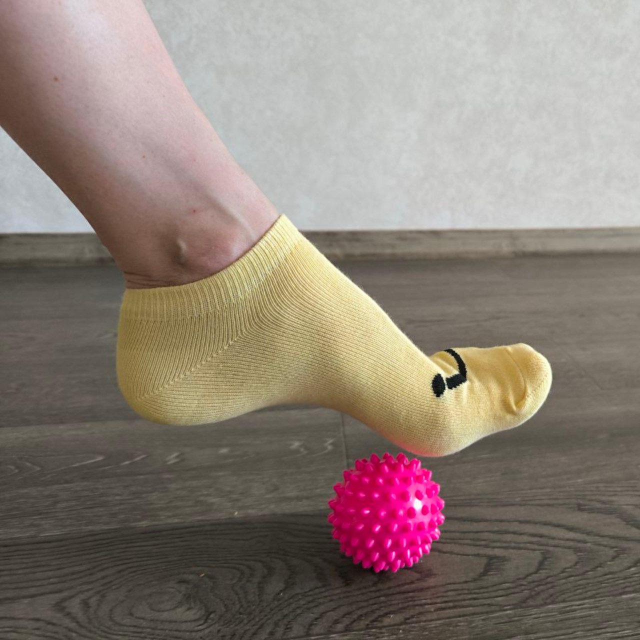 М'яч масажний «Голочки» S45-rose red рожевий