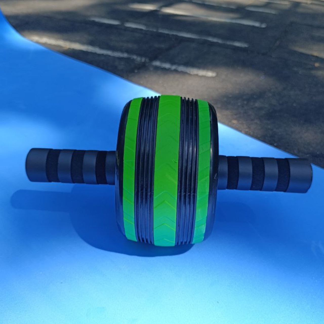 Ролик для преса одноколесний чорно-зелений з килимком PO-1613-green