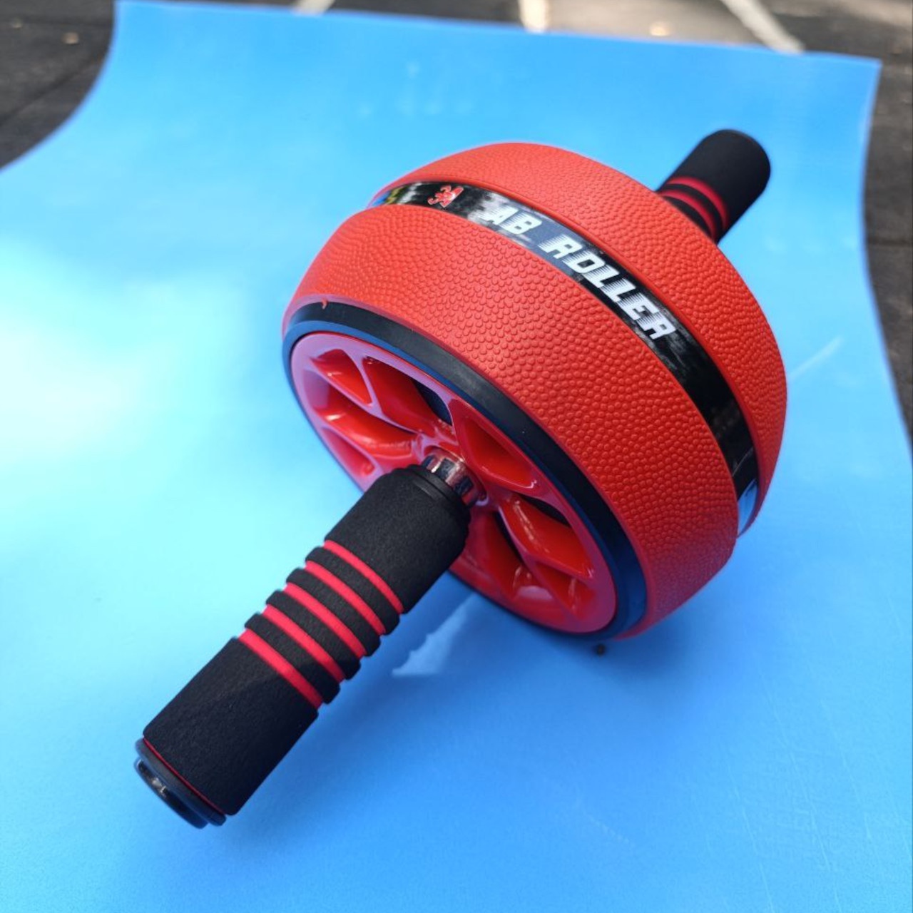 Ролик для преса KKL одноколесний чорно-червоний з килимком PO-KKL-red