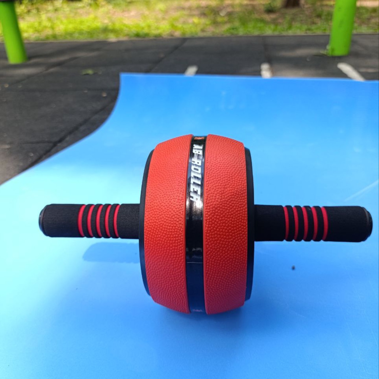 Ролик для преса KKL одноколесний чорно-червоний з килимком PO-KKL-red