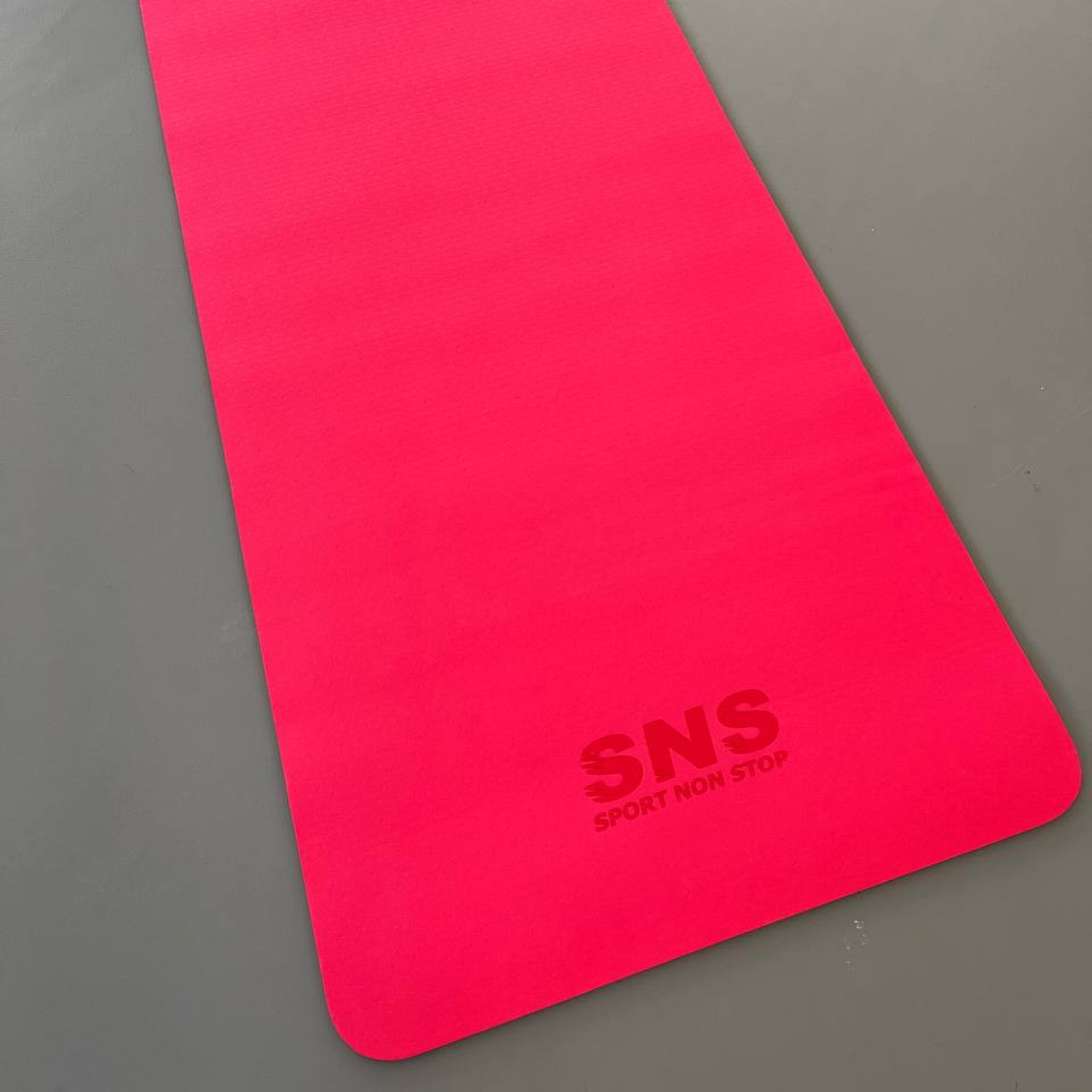Килимок SNS для фітнесу та йоги червоно-чорний ТРЕ-6мм-К+Ч