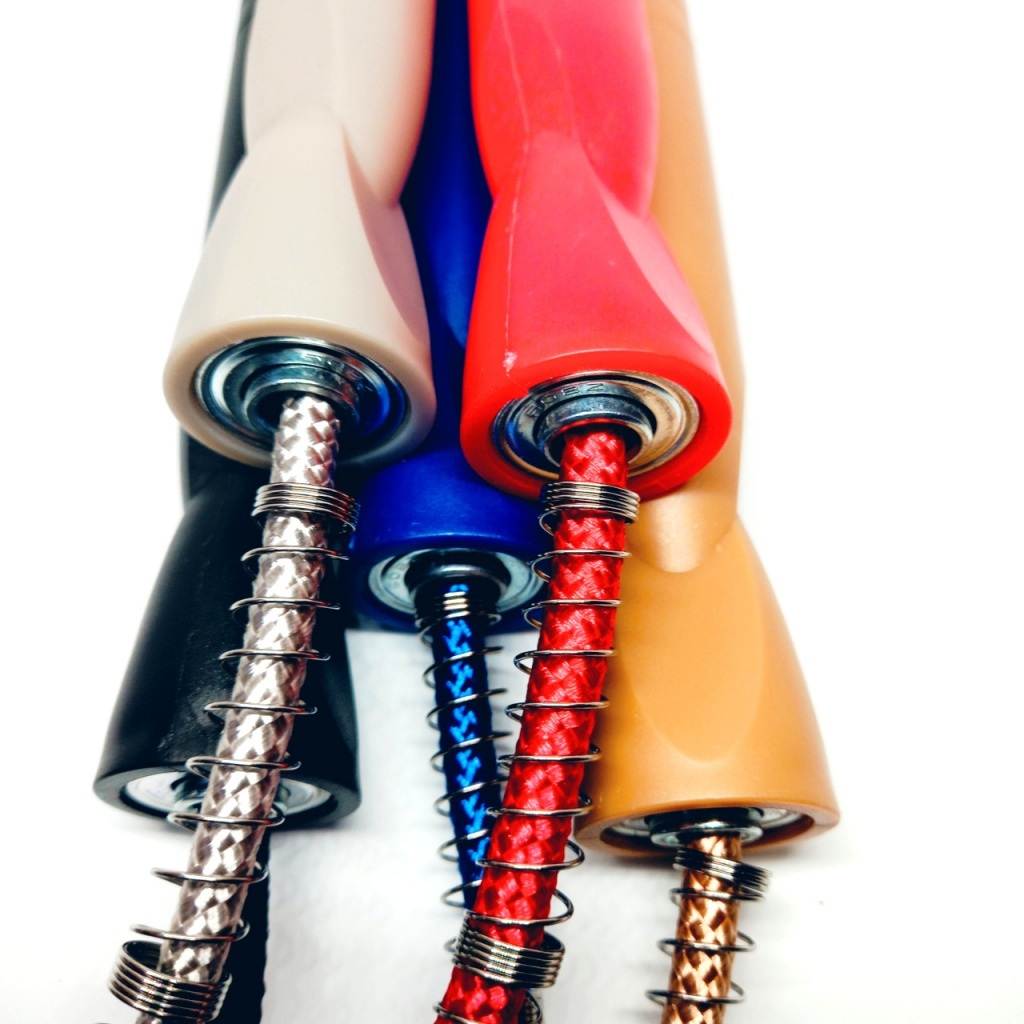 Скакалка із мотузковим шнуром та пружиною. В упаковці 10 шт.