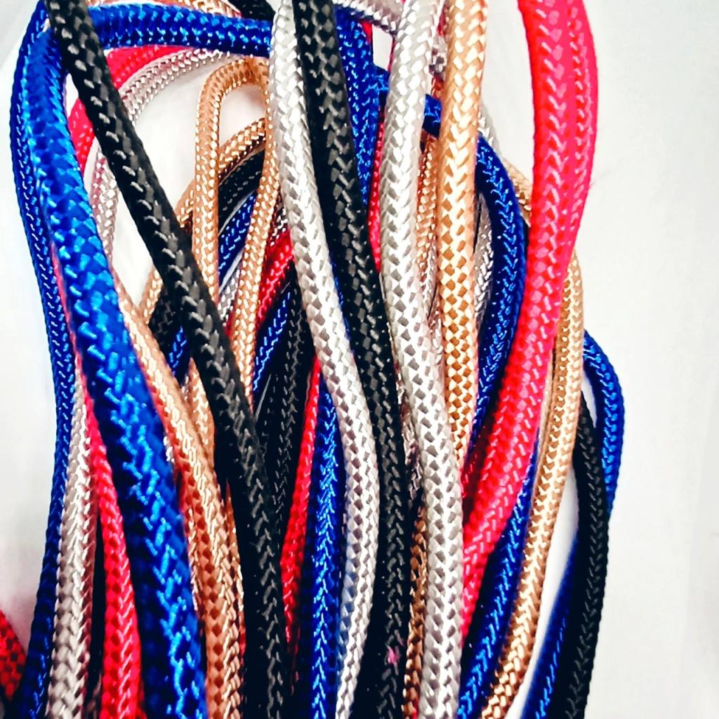 Скакалка із мотузковим шнуром та пружиною. В упаковці 10 шт.